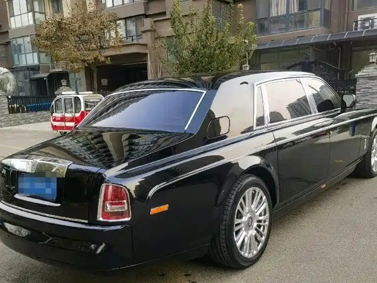 Фото 4 - Rolls-Royce Phantom