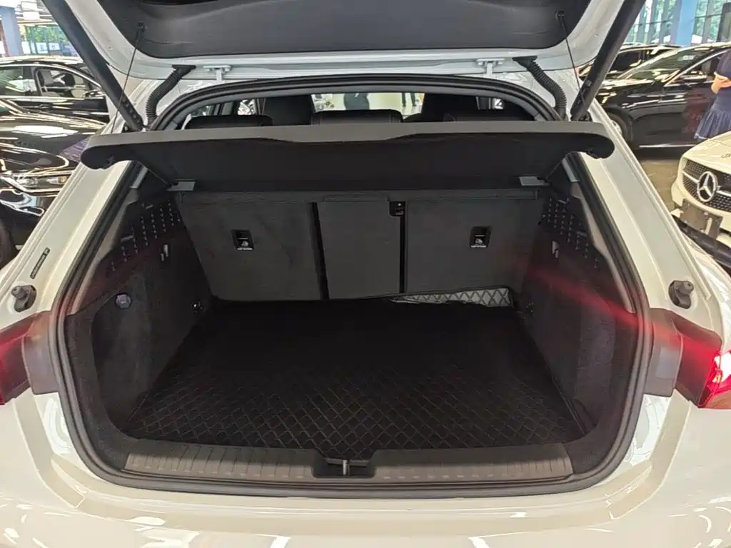 Audi A3 2025 2025 Sportback 35TFSI Flying Premium