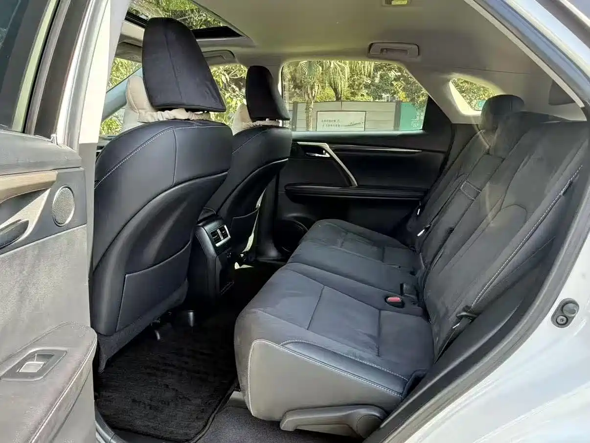 Photo 5 - Lexus RX