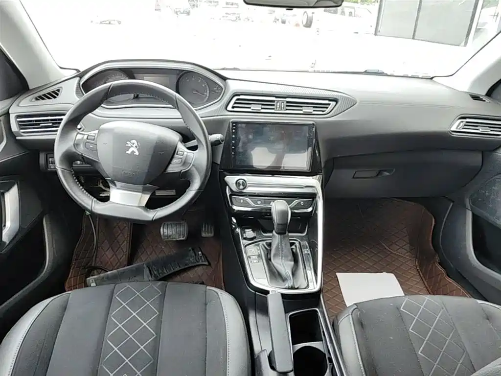 Peugeot 308 2016 1.6L Automatic Luxury фото 10