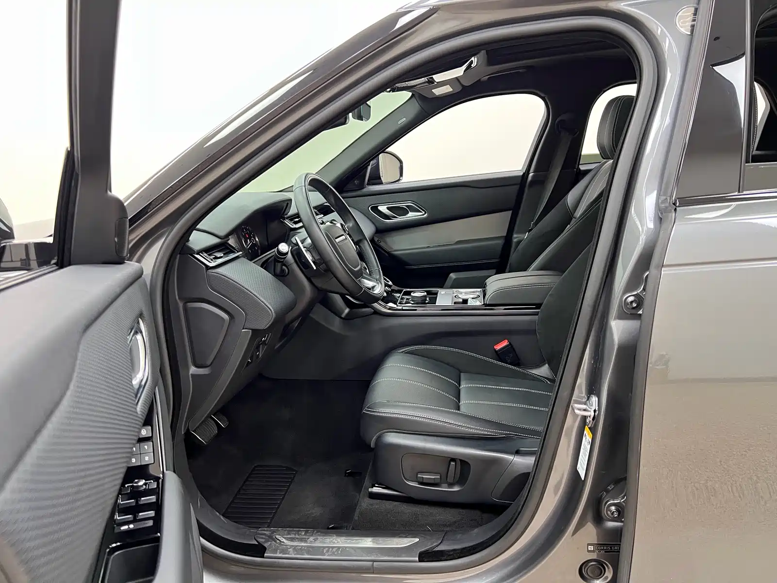 Фото 10 - Land Rover Range Rover Velar