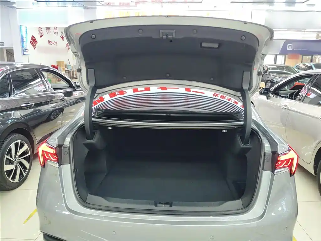 Buick LaCrosse 2023 28T Premium Edition фото 15