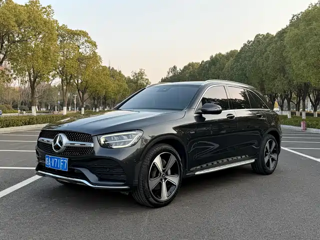 MERCEDES-BENZ GLC