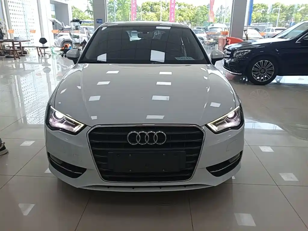 Audi A3 2016 Sportback 35 TFSI Leadership фото 3