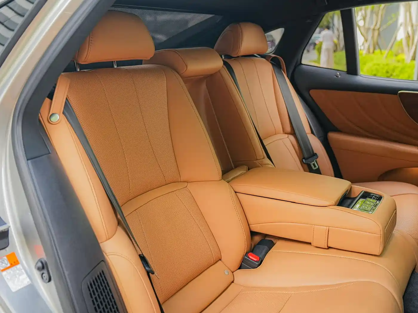 Lexus LS 2021 500h Excellence Edition фото 16