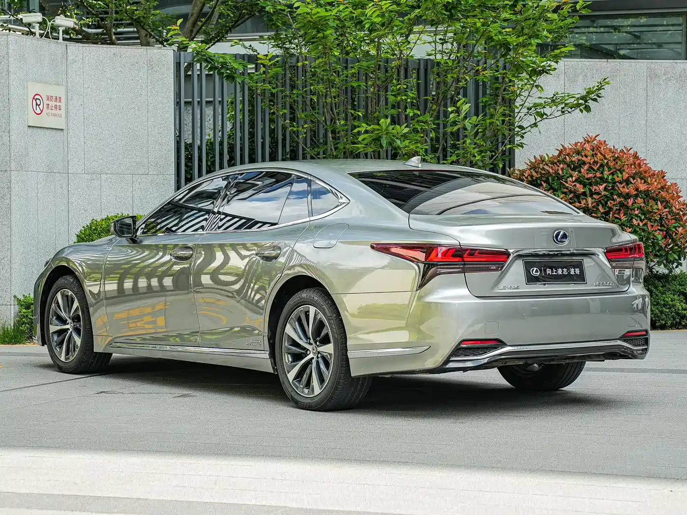 Lexus LS 2021 500h Excellence Edition фото 6