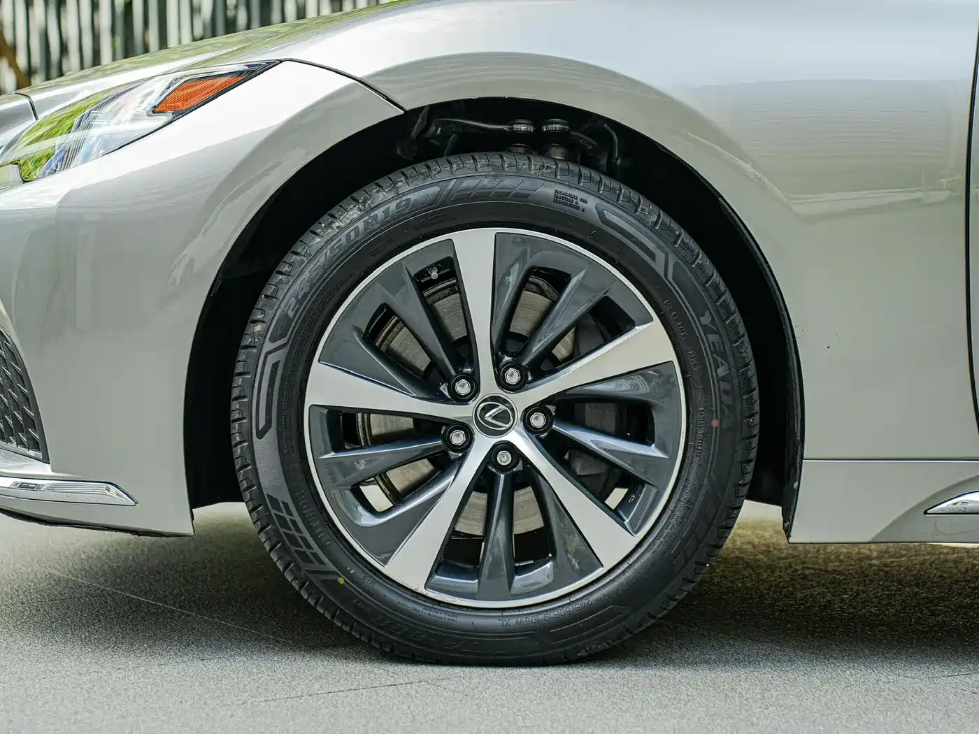 Lexus LS 2021 500h Excellence Edition фото 8
