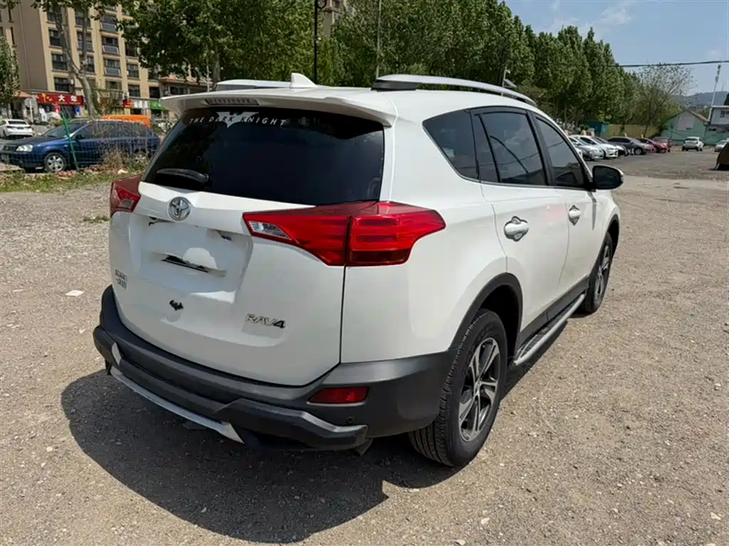 Toyota RAV4 Rongfang 2015 2.0L CVT 2WD Trend Edition фото 9