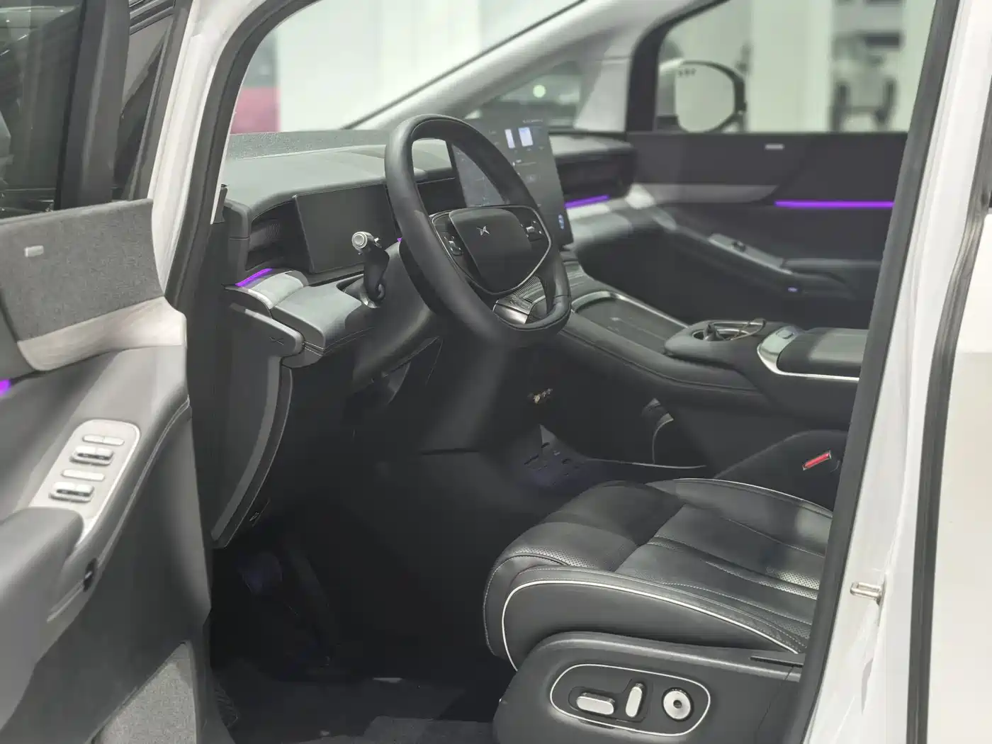 XPeng X9 2024 640 AWD High Performance Max фото 6
