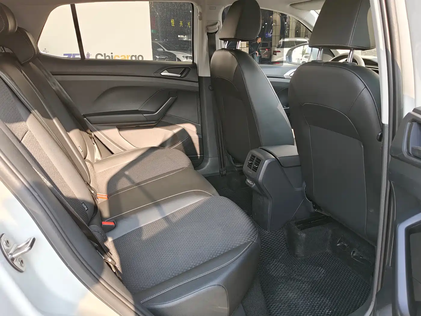 Volkswagen Tanying 2023 Model 200TSI DSG R-Line Smart Connect Edition фото 9