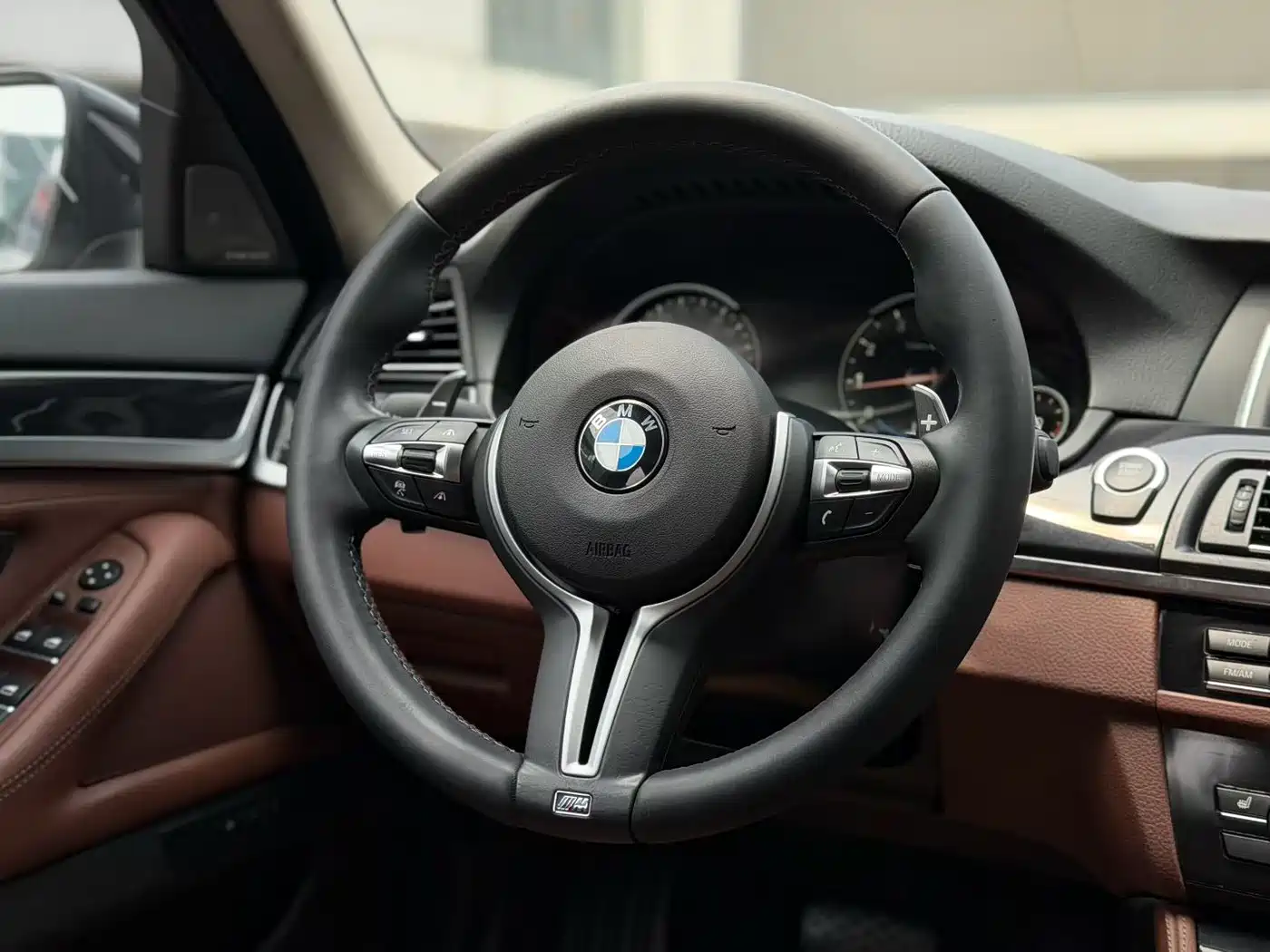 BMW 5 Series (Import) 2014 520i Touring фото 4
