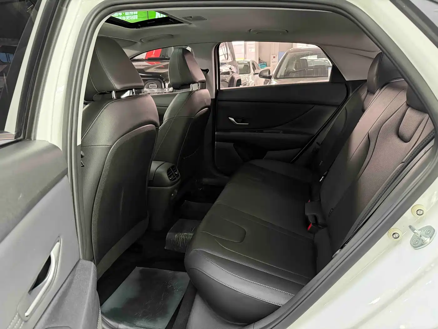 Hyundai Elantra 2023 1.5L CVT GLX Elite Edition фото 15