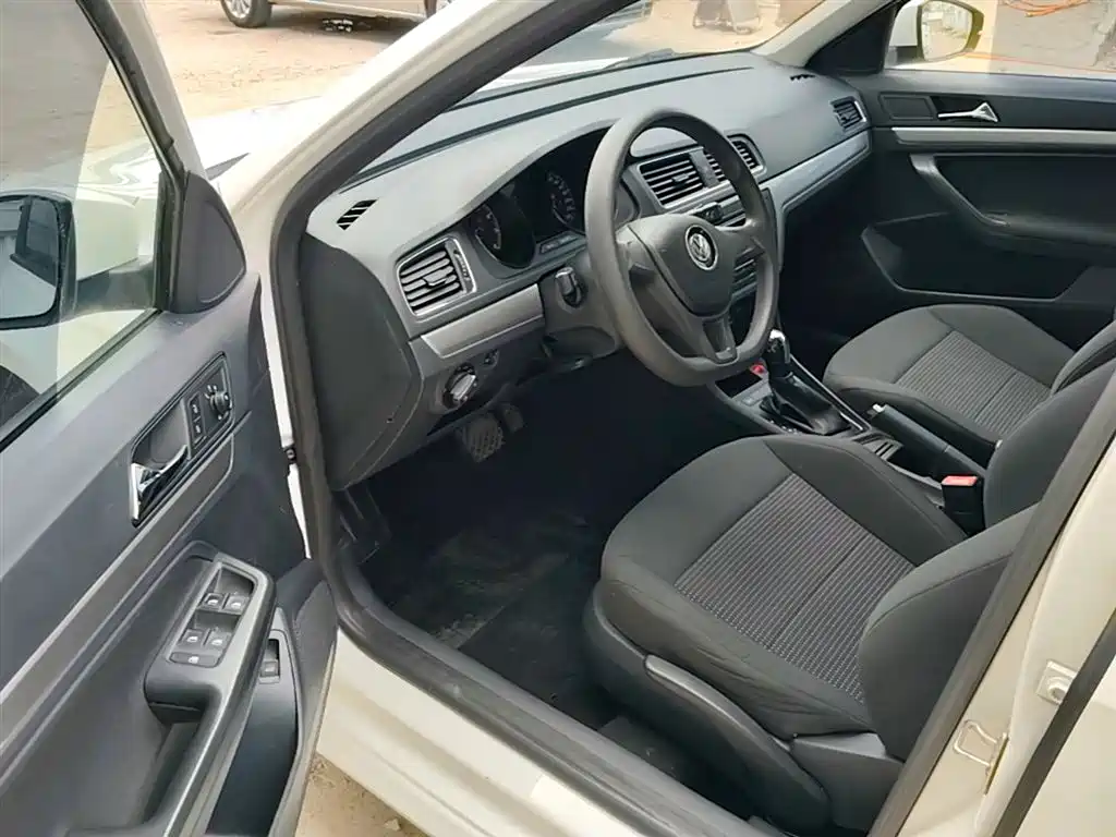 Volkswagen Lavida 2015 1.6L Automatic Trend Edition фото 16