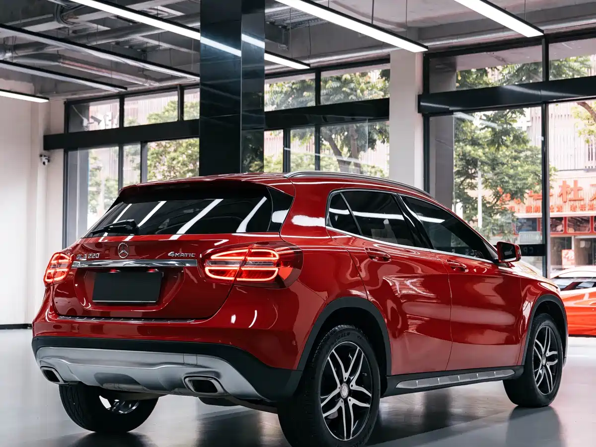 Mercedes-Benz GLA 2015 GLA 220 4MATIC Fashion Edition фото 3