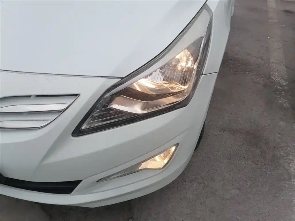 Hyundai Reina 2014 Model 1.4L Automatic GLX фото 24