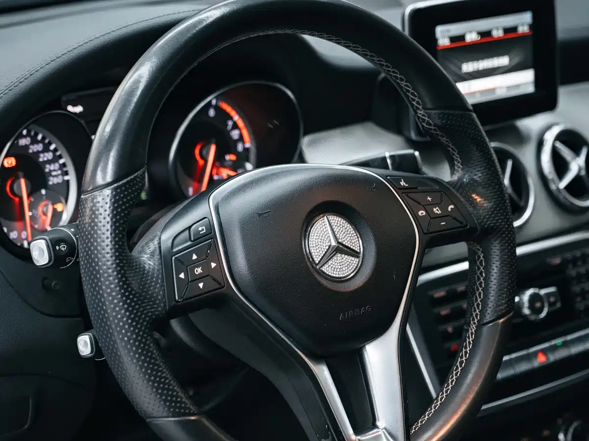 Mercedes-Benz GLA 2015 GLA 220 4MATIC Fashion Edition фото 16