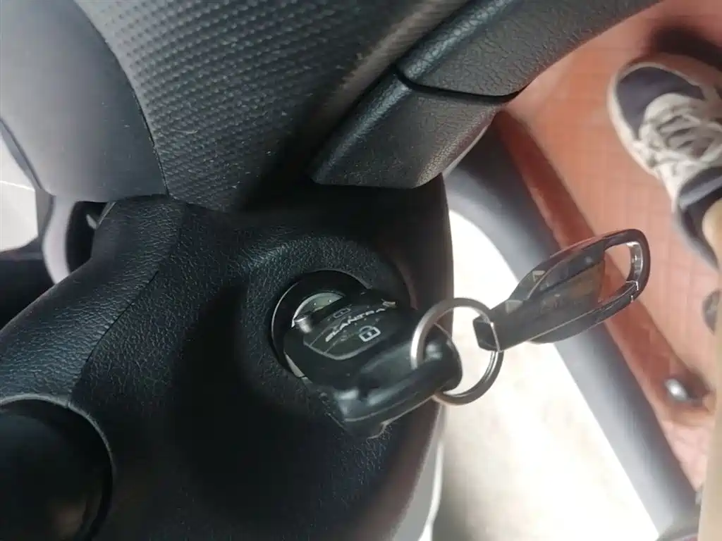 Hyundai Reina 2014 Model 1.4L Automatic GLX фото 9
