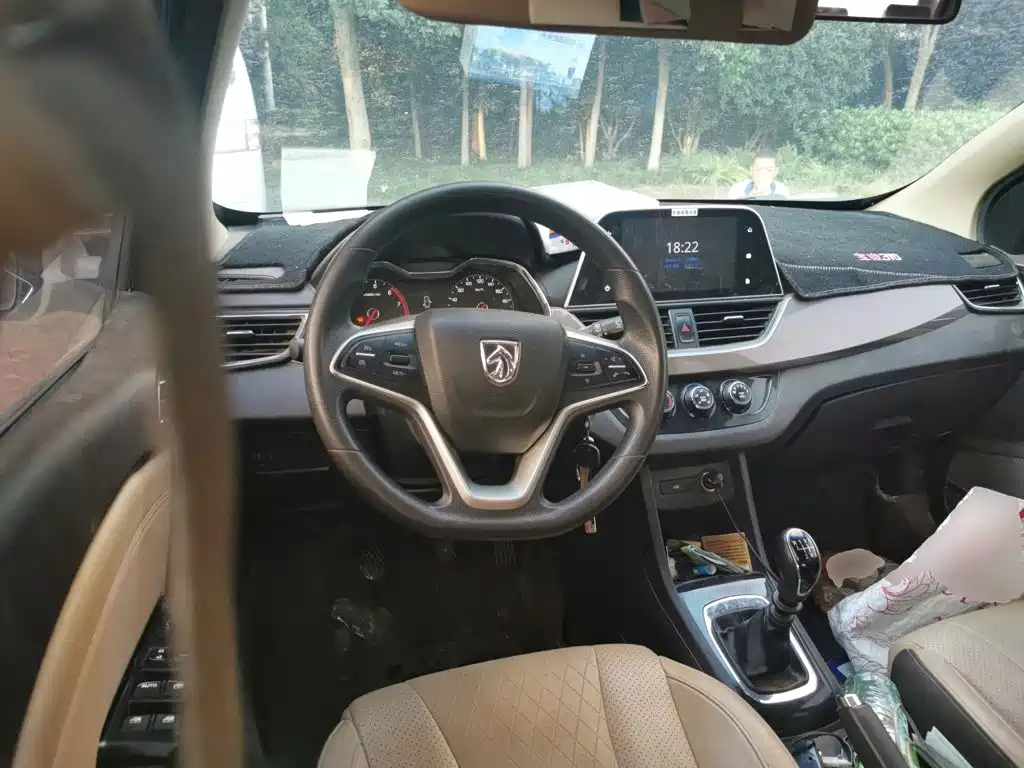 Baojun 310W 2017 2017 1.5L Manual Fashion Edition (China V)