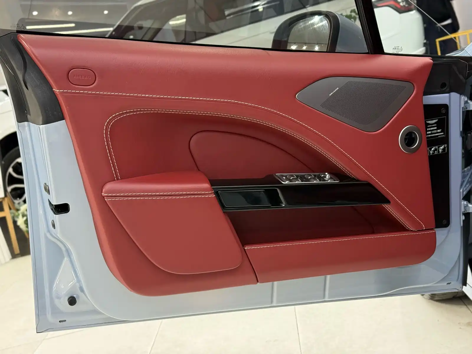Фото 9 - Aston Martin Rapide