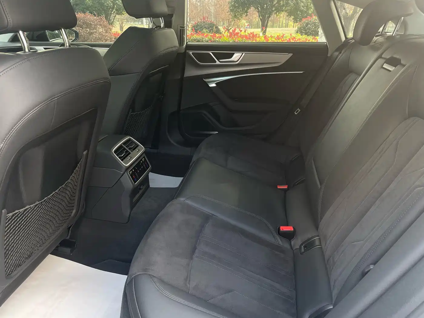 Audi A7 2023 Model 45 TFSI Premium Selection Edition фото 9