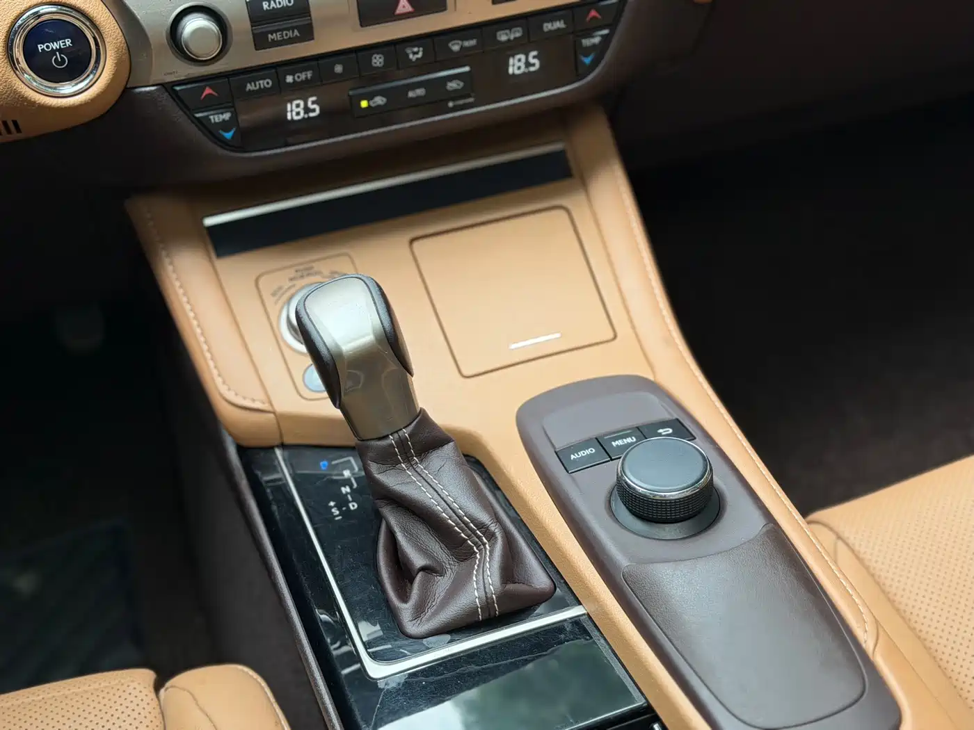 Lexus ES 2015 300h Comfort Edition фото 14