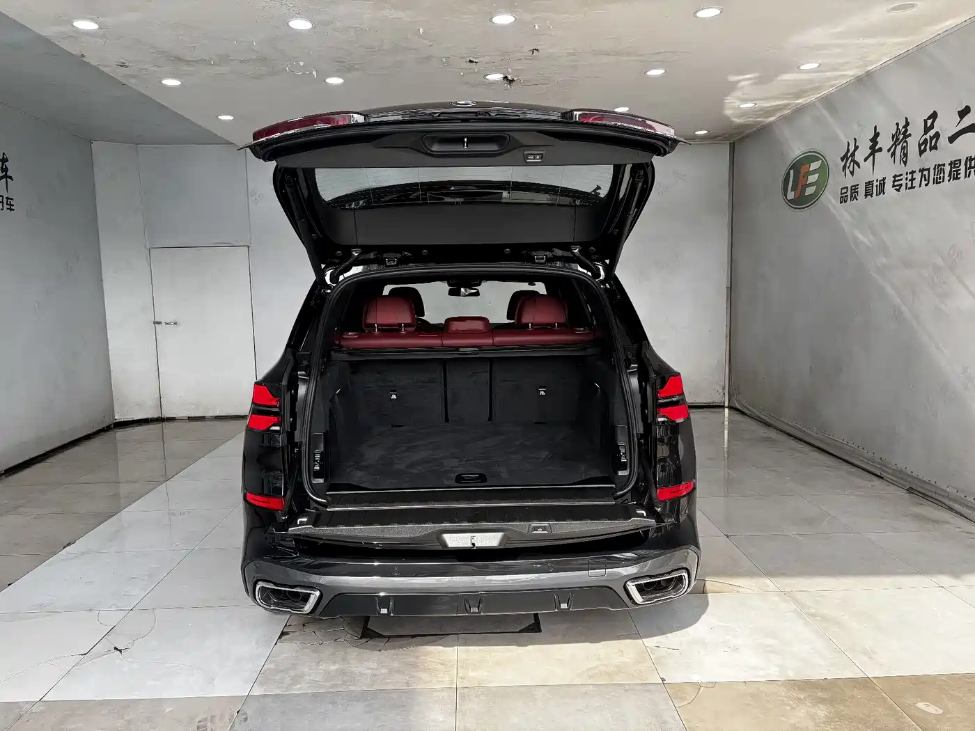 BMW X5 2025 Model xDrive 40Li M Sport Blackout Package фото 29