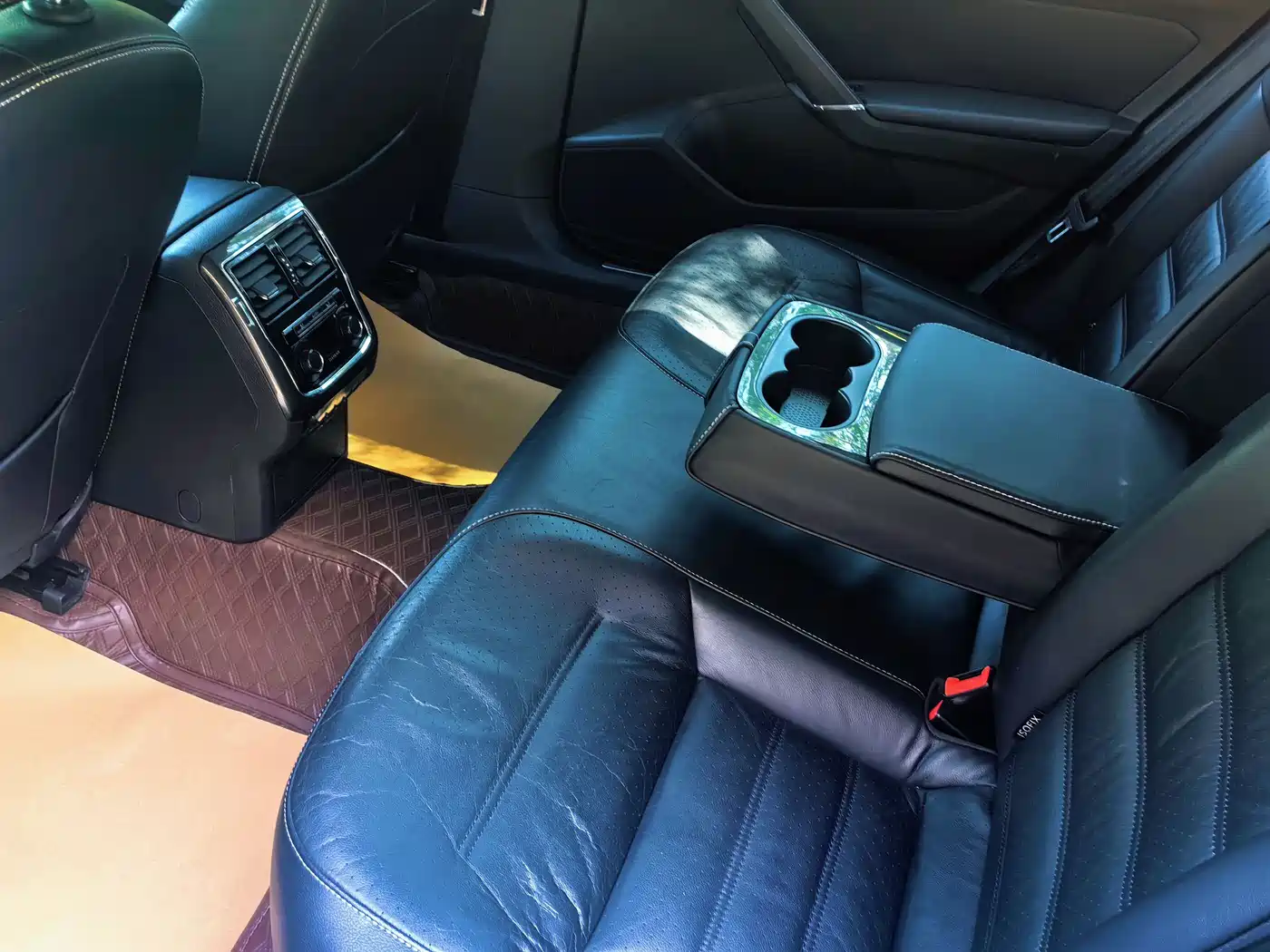 Volkswagen Passat 2016 330TSI DSG Executive Edition фото 7