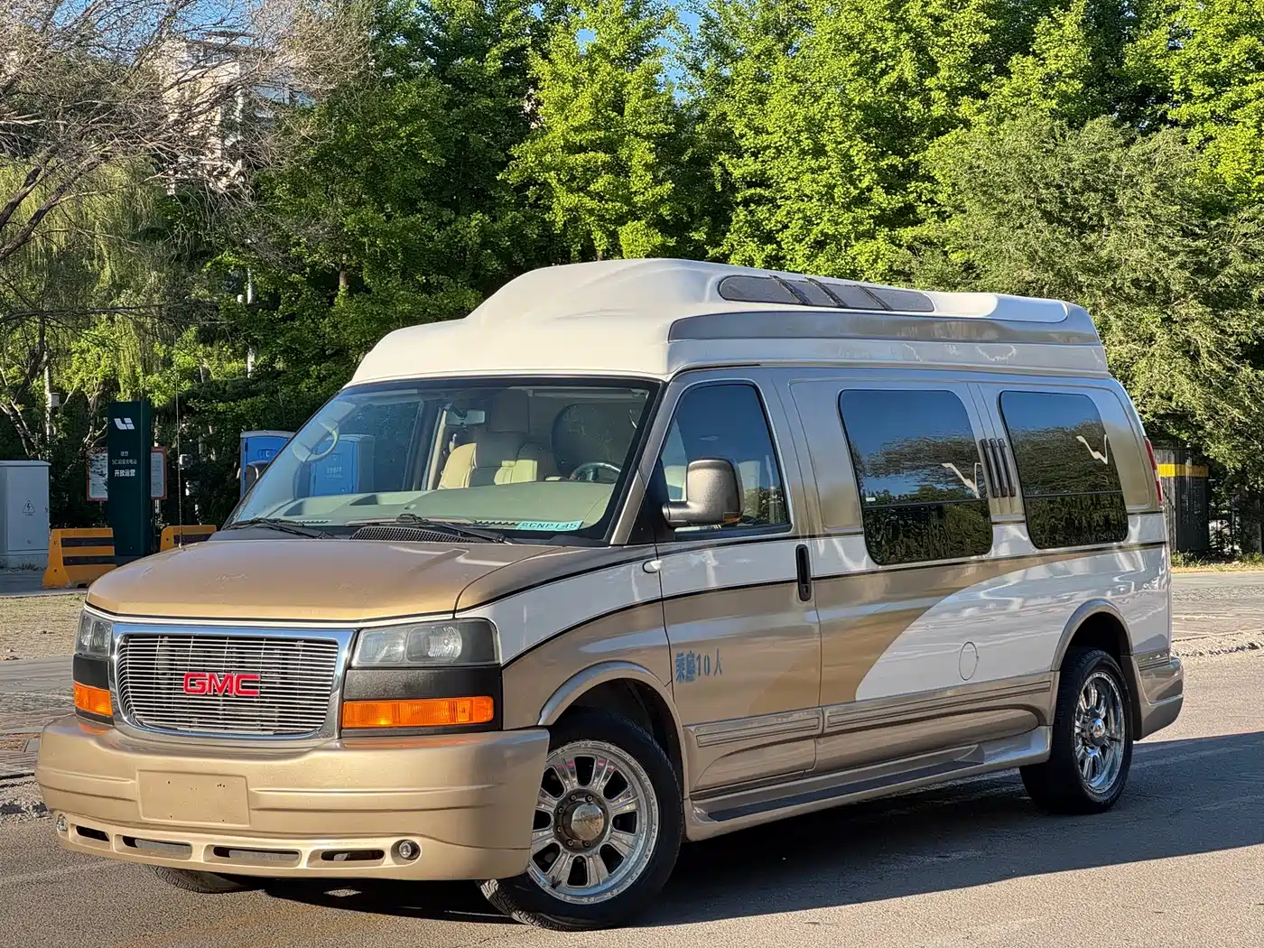 GMC Savana 2010 2011 6.0L Business Star 10-seater