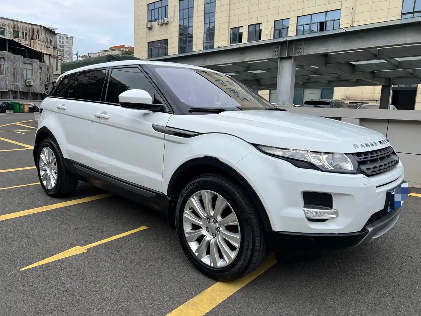 Land Rover Range Rover Evoque 2015 2.0T 5-Door Intelligent Edition фото 3