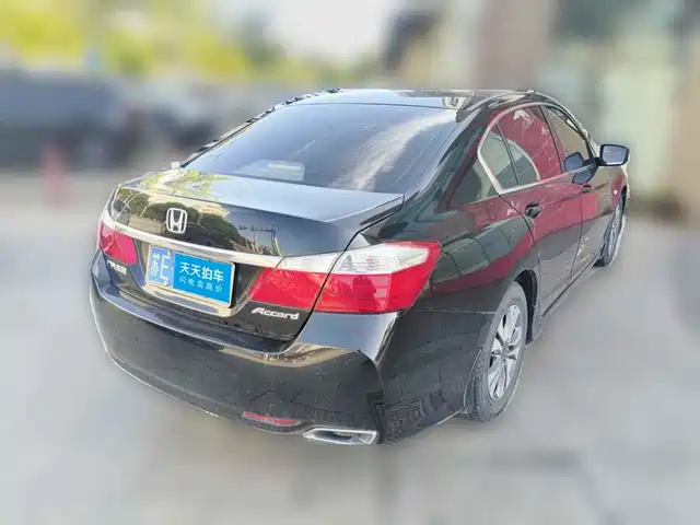 Honda Accord 2015 2.0L LX Comfort — фото 2