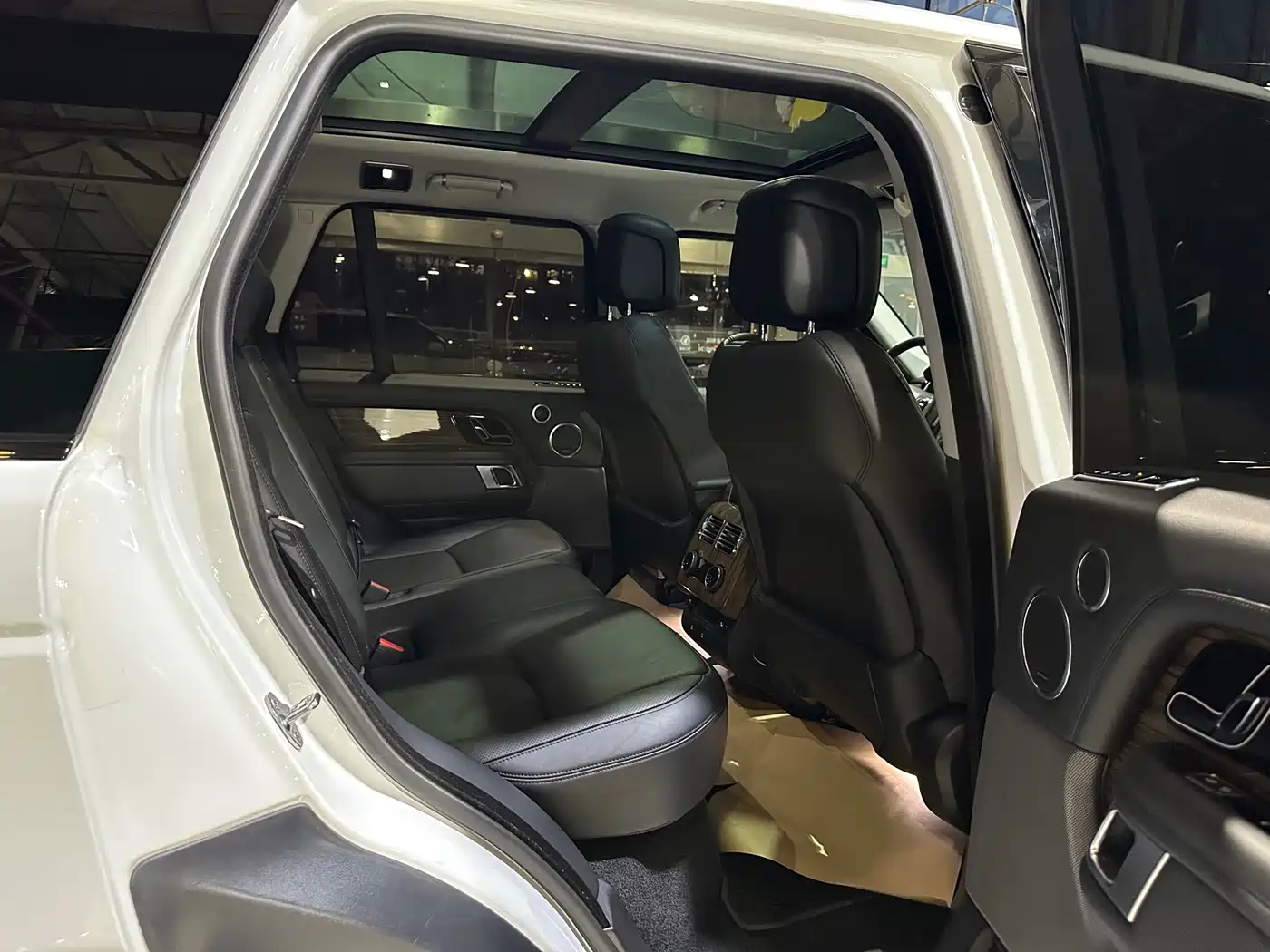 Land Rover Range Rover 2019 3.0 SCV6 Heritage Edition фото 15