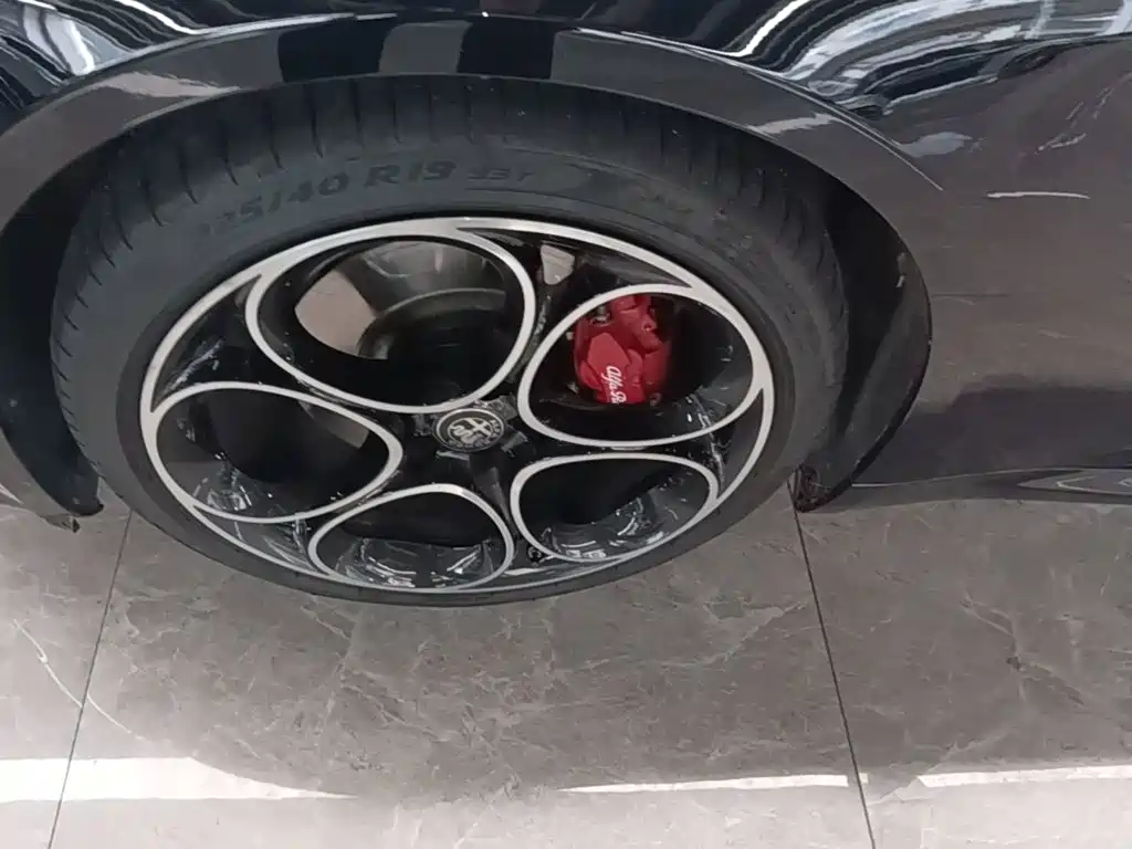 Alfa Romeo Giulia 2026 2023 2.0T 280HP Track Edition