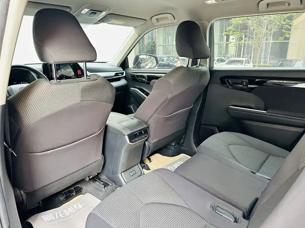 Фото 10 - Toyota Highlander