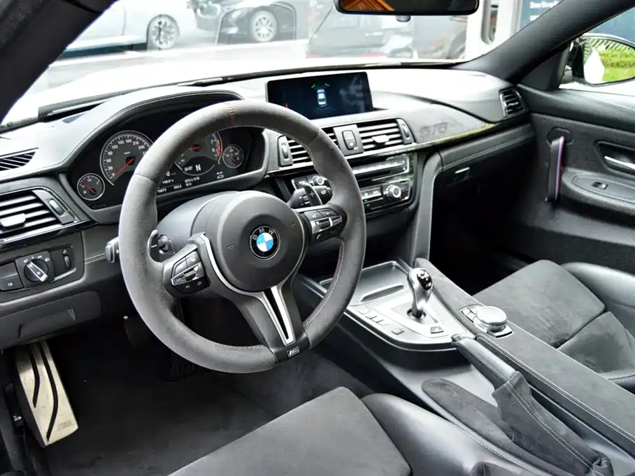 Photo 7 - BMW M4