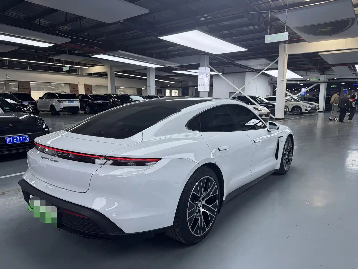 Porsche Taycan 2020 Taycan фото 15