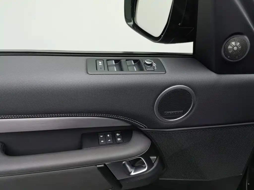 Фото 9 - Land Rover Discovery