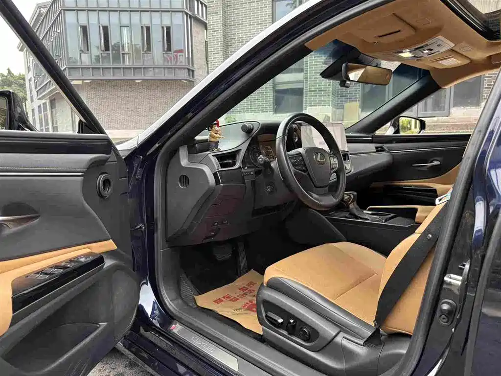 Lexus ES 2022 200 Excellence Edition фото 5