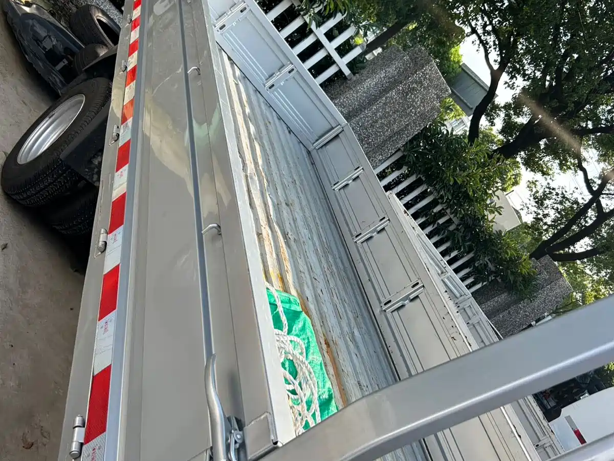 Karry Xiaoxiang X7 2025 2024 AVIC Battery (3815 Cargo Box) Flatbed Truck - Luxury Type