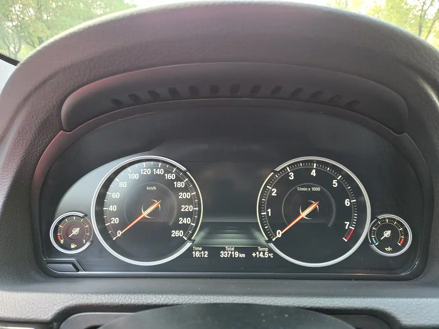BMW 5 Series GT 2015 528i Leading фото 13