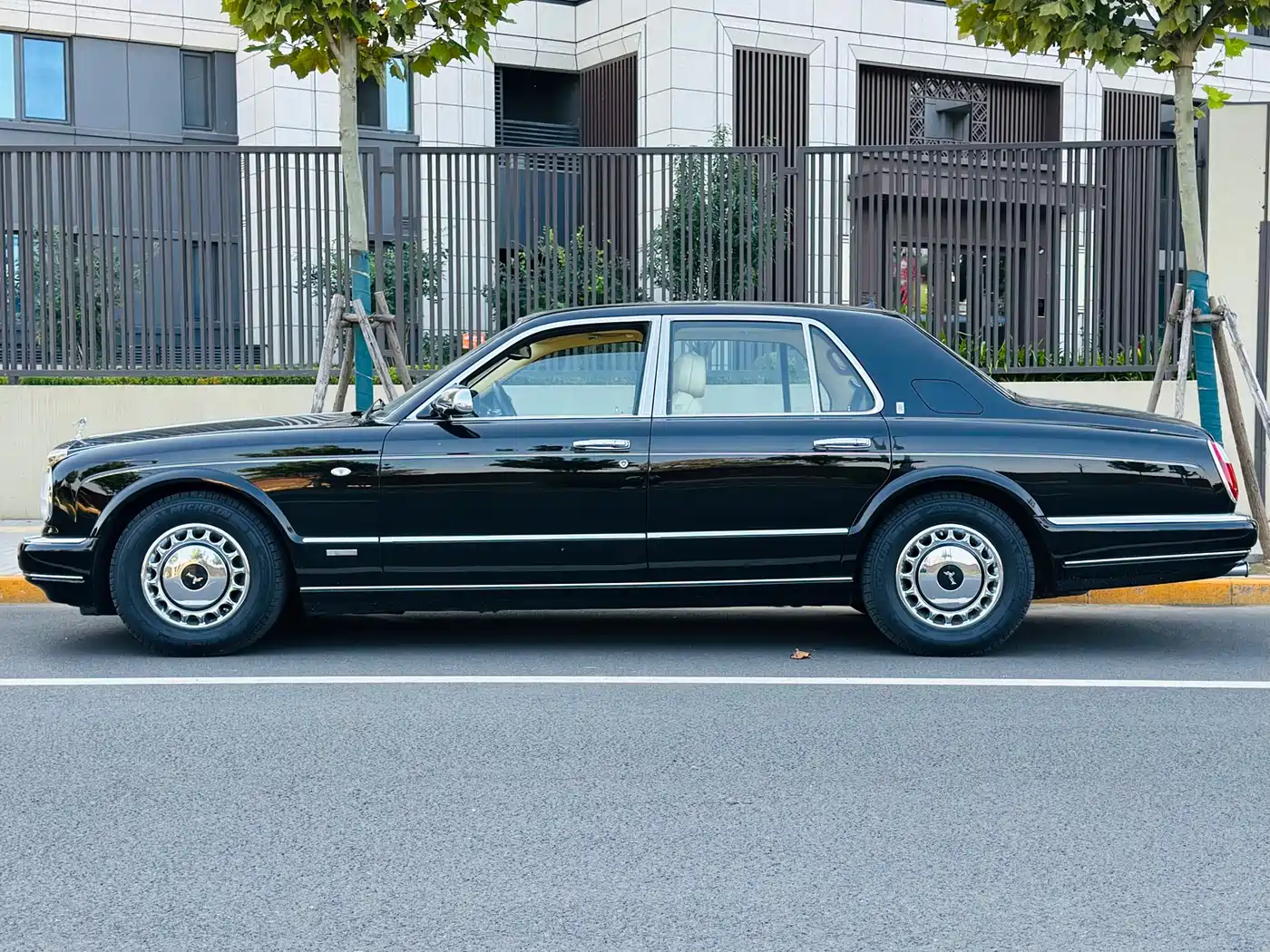 Rolls-Royce Phantom 2004 Model 6.7L Standard Version фото 8