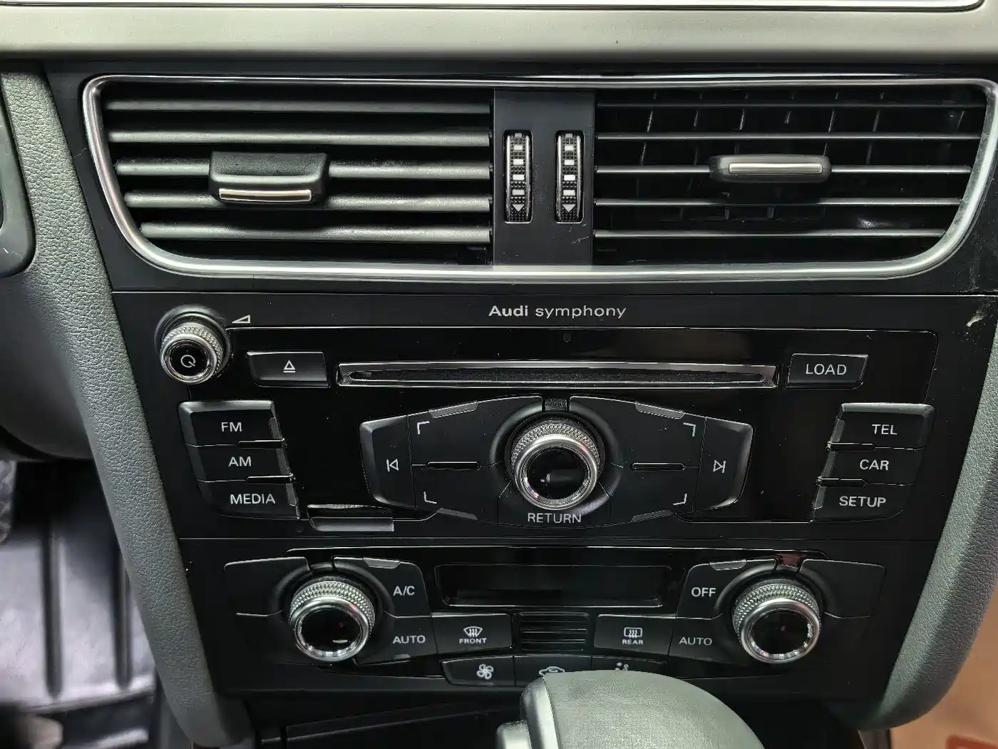 Фото 23 - Audi A4L