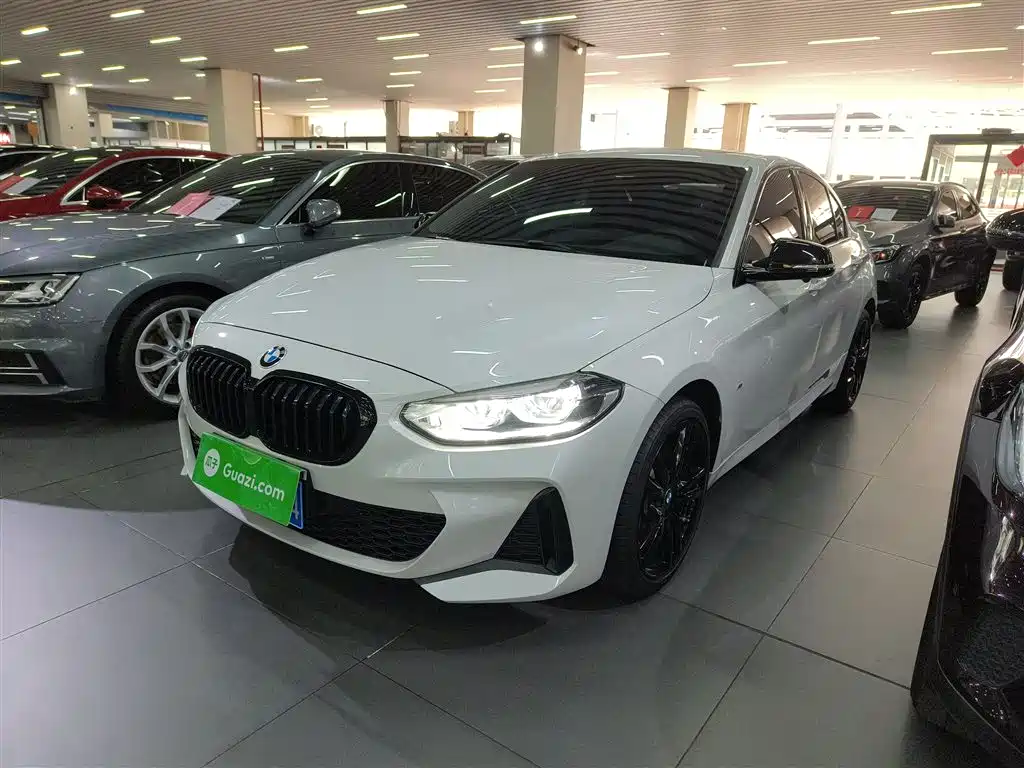 BMW 1 Series 2023 125i M Sport Shadow Edition фото 2