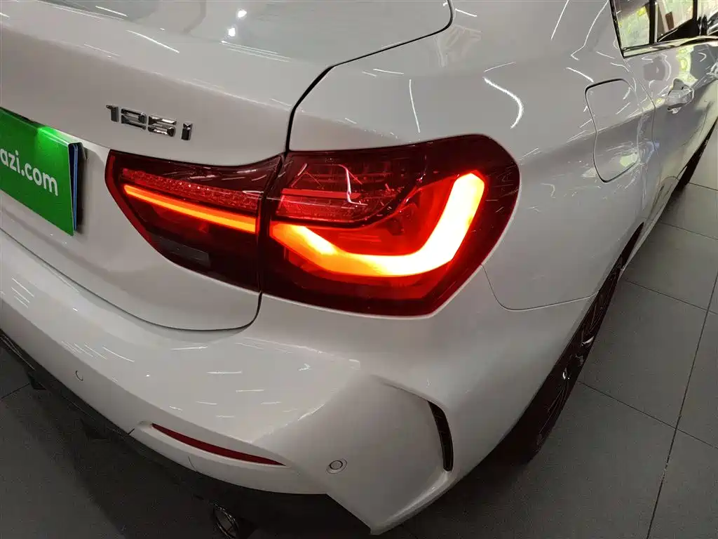 BMW 1 Series 2023 125i M Sport Shadow Edition фото 24