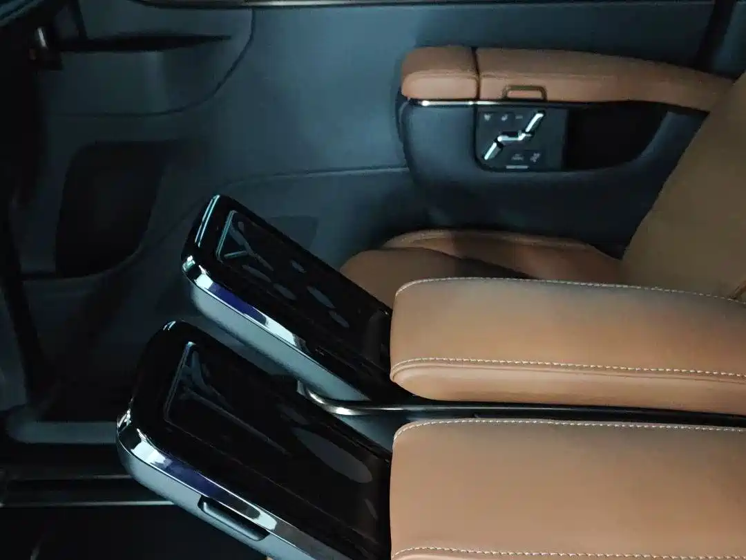 Toyota Alphard 2024 Hybrid 2.5L Ultimate Enjoyment Edition фото 17