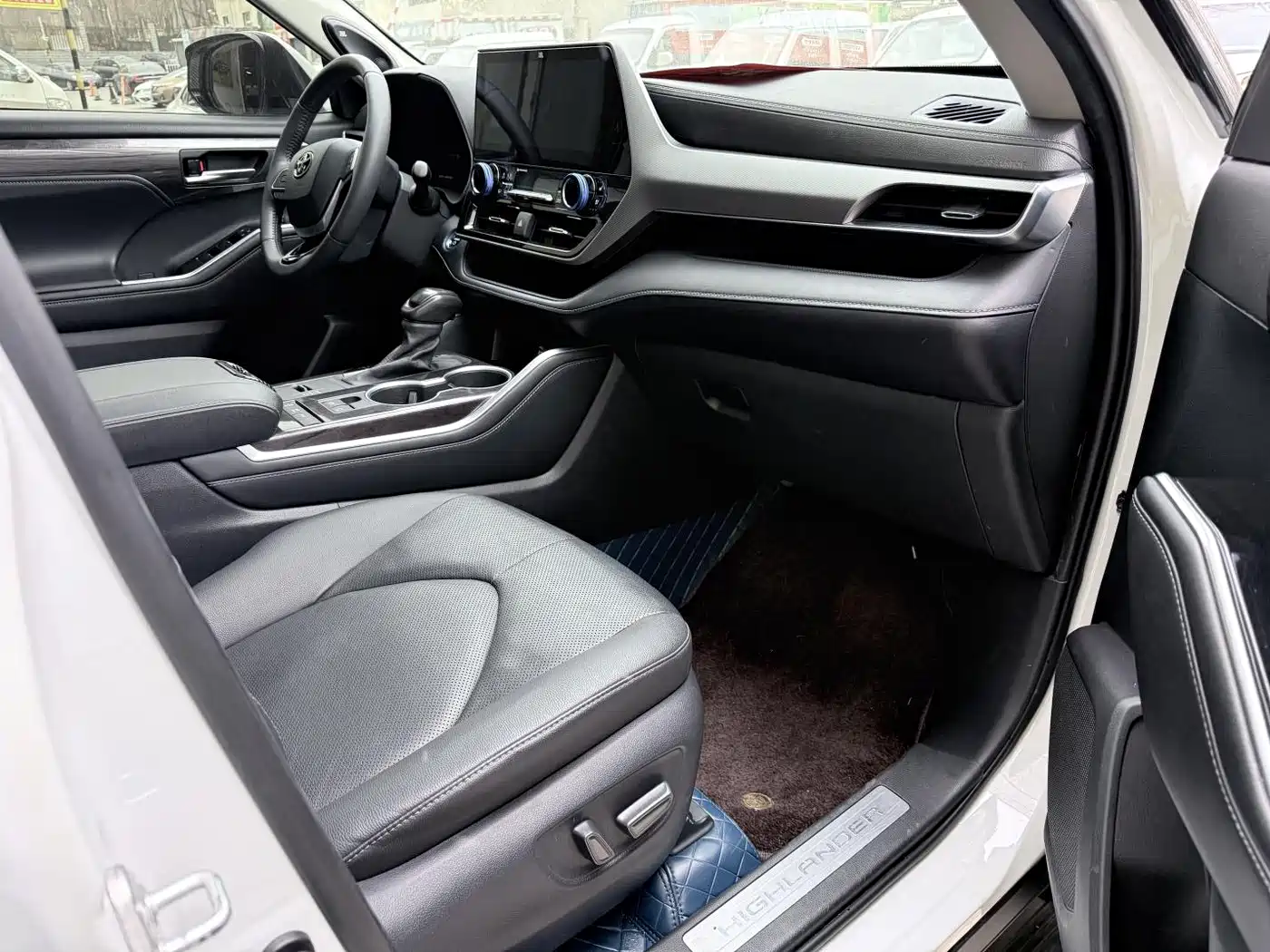 Toyota Highlander 2022 Dual Engine 2.5L 4WD Supreme Edition 7-Seater фото 12