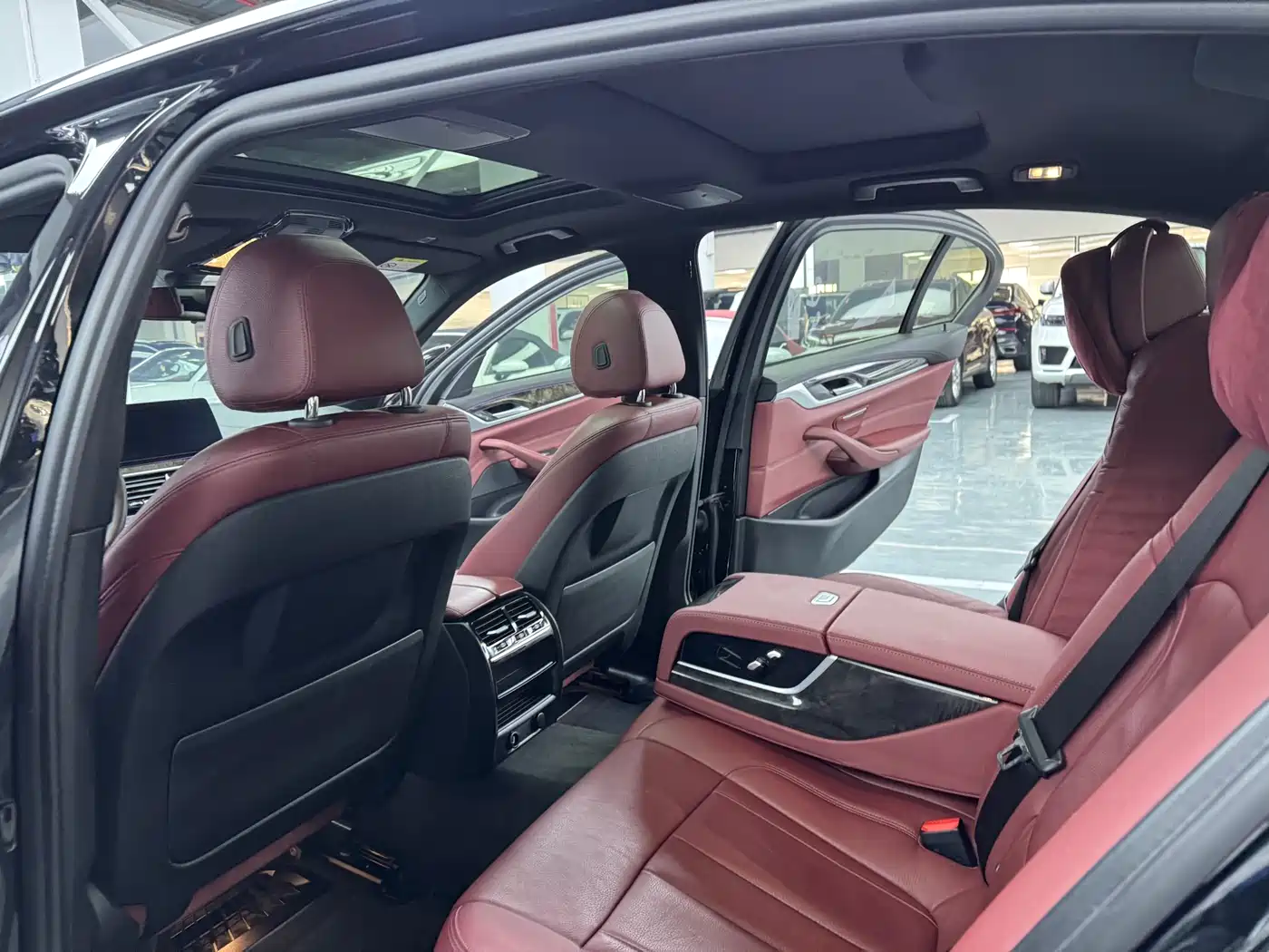 BMW 5 Series 2018 530Li Leading M Sport Package фото 16