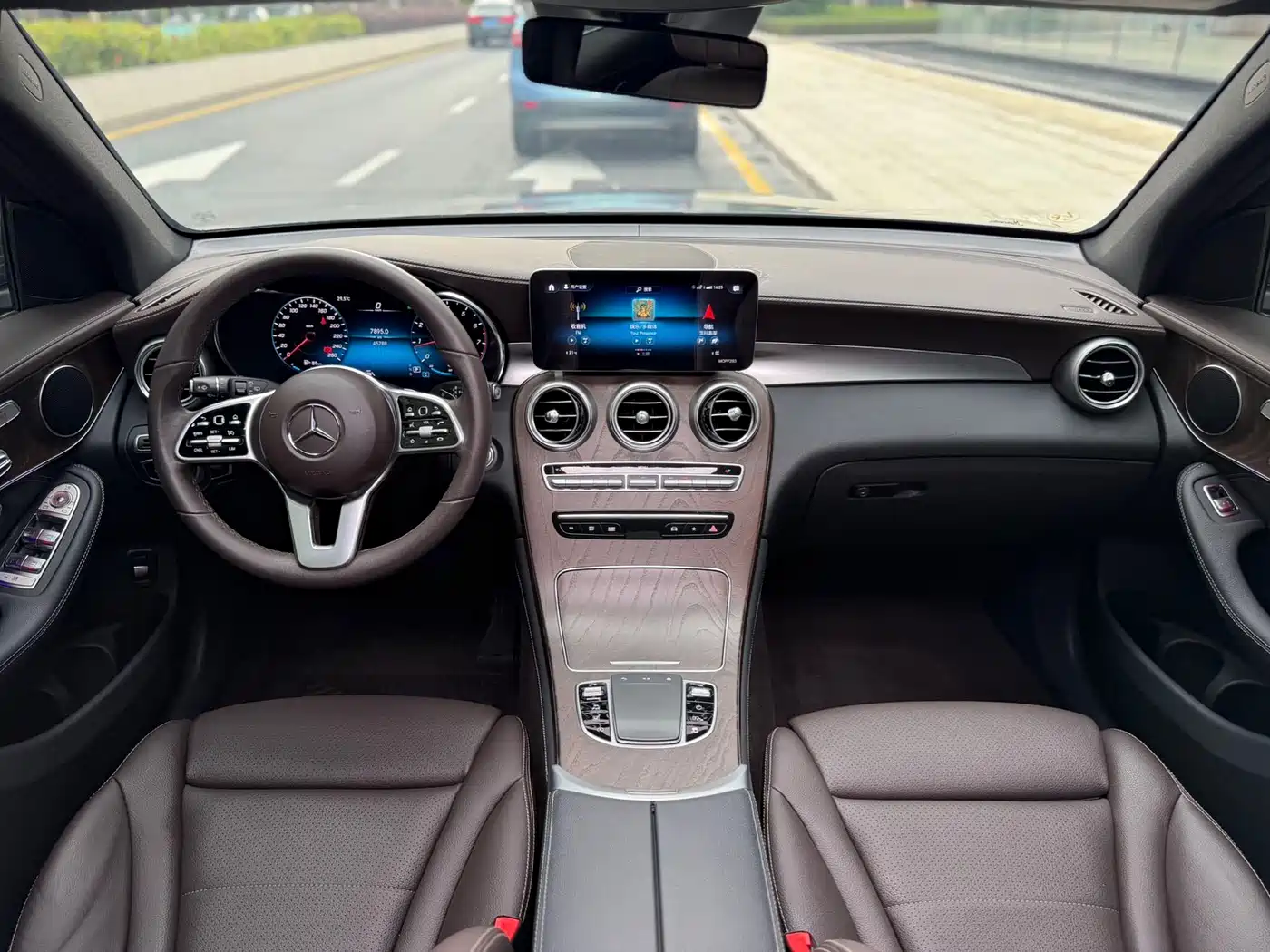 Mercedes-Benz GLC 2020 Facelift GLC 300 L 4MATIC Dynamic фото 8