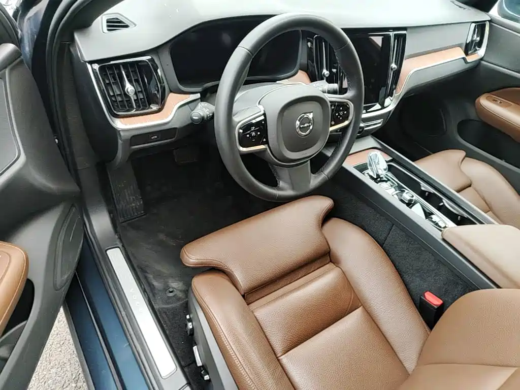 Фото 21 - Volvo S60