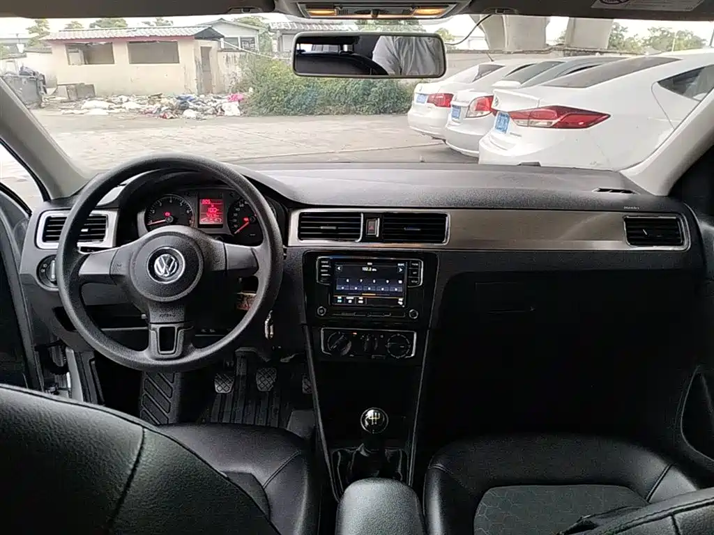 Volkswagen Santana 2015 1.4L Manual Comfort Edition фото 10