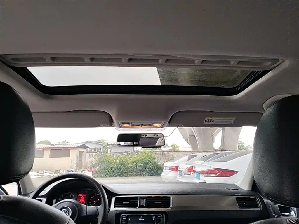 Volkswagen Santana 2015 1.4L Manual Comfort Edition фото 18